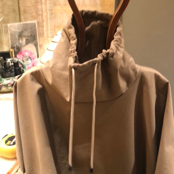 Cape - Picture 4 of 7